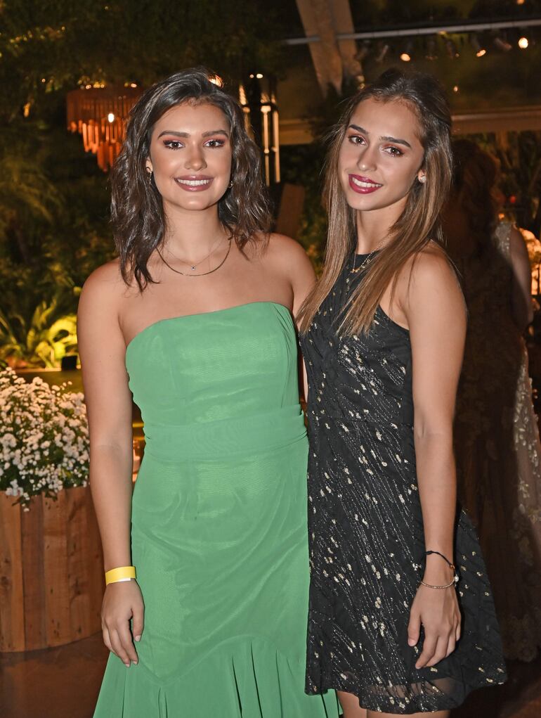 Paula y Luciana Centurión.