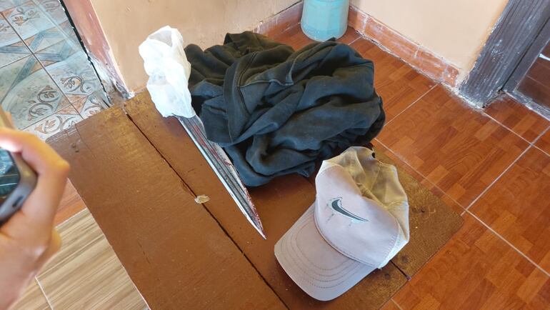 Arma blanca entre las pertenencias de uno de los detenidos