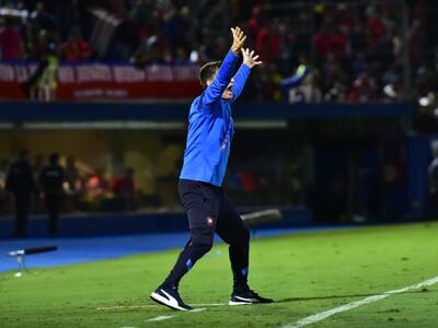 El argentino Facundo Sava, entrenador de Cerro Porteño, durante el partido contra Bolívar por la fase de grupos de la Copa Libertadores en el estadio La Nueva Olla, en Asunción.