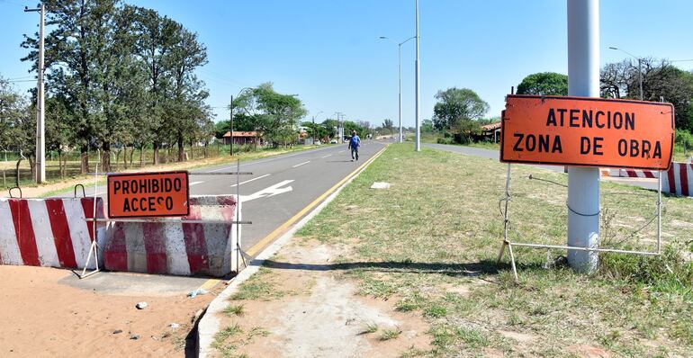 Solo tres kilómetros de asfaltado terminaron del acceso a Limpio. Las obras para la circunvalación están paradas hace un año.