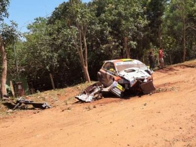 Así quedó el Volkswagen Polo GTI R5 de Gustavo Saba después de la explosión de un neumático y el fuera de pista durante la primera prueba especial del Rally de Cordillera.
