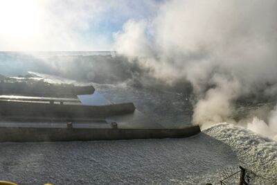 La apertura de las compuertas se inició este lunes de 00:45 y 09:15.
