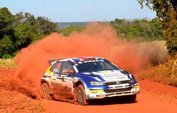 Miguel Zaldívar (h) y el argentino Diego Cagnotti tuvieron una primera etapa estupenda para ser los líderes del Rally de Colonias Unidas con el VW Polo GTI R5