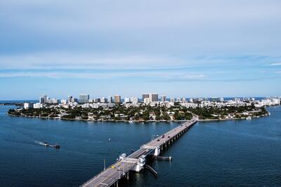 Una vista aérea del norte de Miami Beach desde la isla Indian Creek.