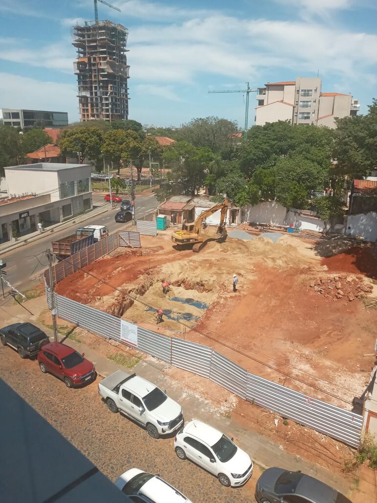 Estación de servicios en el barrio Las Lomas.