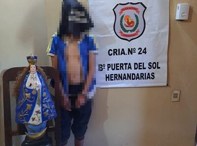 Del poder del sospechoso se recuperó la imagen de Virgen de Caacupé.