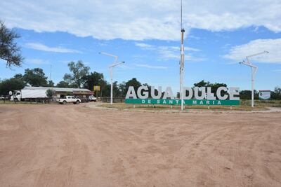 La recta Madrejón nos lleva hasta el parque Defensores del Chaco y de allí se tiene un trecho hasta  Agua Dulce.