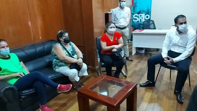 El intendente, Felipe Salomón, recibió a varios activistas sociales de San Lorenzo en su despacho. El grupo acerca una nota en donde solicitan la realización de la audiencia pública en San Lorenzo.