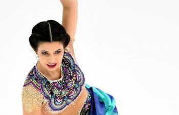 La patinadora paraguaya Erika Alarcón en acción en el Mundial de patinaje que se cumple en Barcelona.