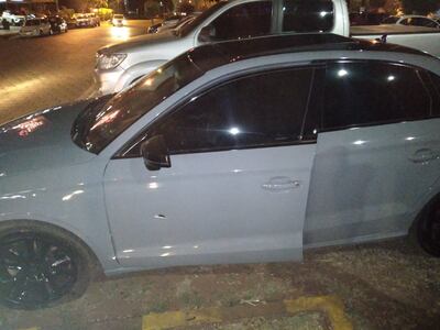 Un total de 28 disparos impactaron en el automóvil Audi A3.