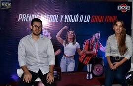 Alan López, brand manager de Tokyo, y Tania Ruiz, gerente de Marketing de NGO.