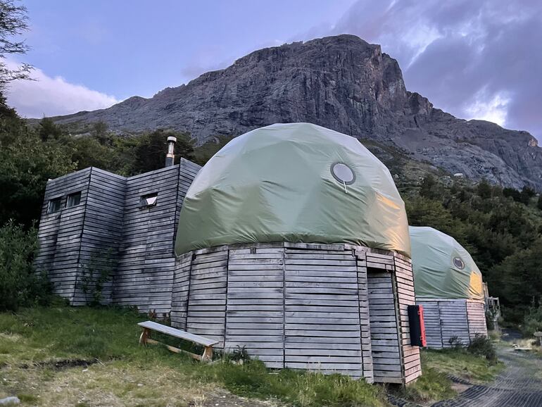 En el Campamento Francés se pernocta en tiendas casi lujosas.