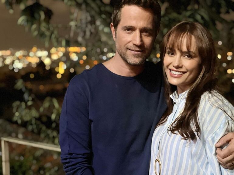Los actores Michel Brown y Ana Lucía Domínguez en los roles de Simón y Camila, en la serie colombiana Pálpito. (Instagram/Ana Lucía Domínguez)