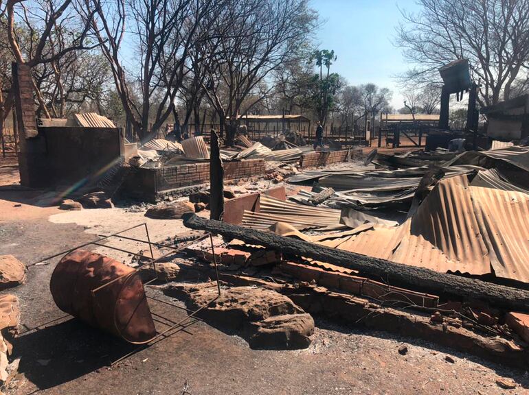 El casco central de la estancia Retiro Cordone prácticamente quedó reducido a cenizas.