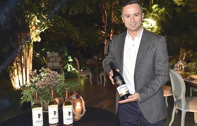 Mihai Andronache, gerente comercial de la marca Aldonza. Cava Brut, vino blanco y tinto, fueron degustados en la primera cata privada que organizó Casa Rica.