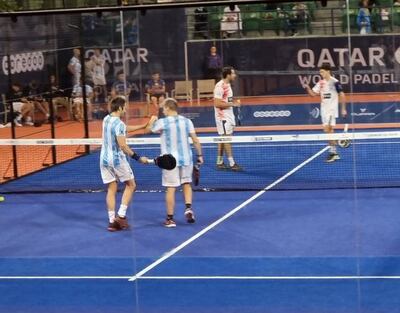 Paraguay y Argentina se enfrentaron en la ronda de cuartos de final del Mundial de Pádel en Qatar, con victoria de la Albiceleste.