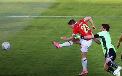 Cris Martínez aprovechó un “regalo” para anotar su gol.
