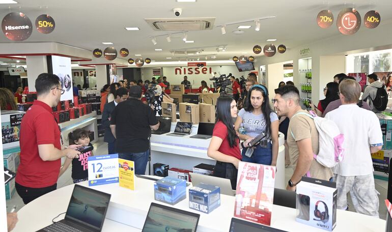 Descuentos de hasta el 70% se encuentran en el Black Friday de Nissei Asunción.