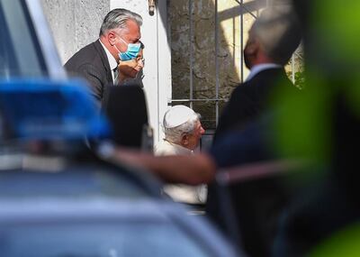 El Papa Emérito Benedicto XVI llegando a la residencia de su hermano Georg Ratzinger, en Regensburg, Alemania, el 18 de junio pasado.