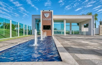 Portería blindada del Village Iguassu Golf Residence.