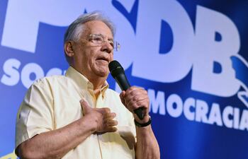El expresidente de Brasil, Fernando Henrique Cardoso, líder del movimiento PSDB, anunció su apoyo a Lula da Silva para el balotaje del domingo 30. (AFP)