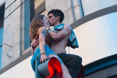 La foto del beso de los argentinos, capturada por la fotógrafa Flor Dominguez.
