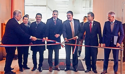 Enrique Duarte, el vicepresidente de la República, Hugo Velázquez; el presidente de la República, Mario Abdo Benítez; J.D. Sitton, Luis Castiglioni y Marc Ostfield, entre otros.