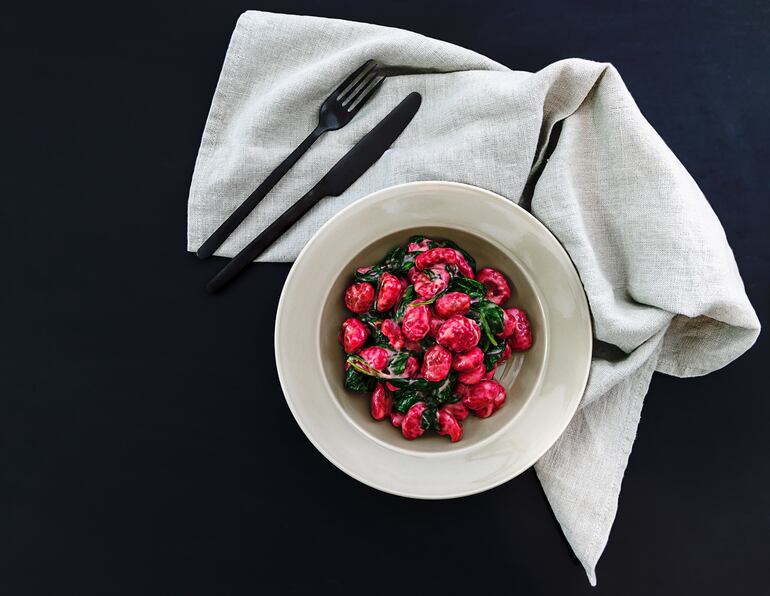 Ñoquis de ricota y remolacha.