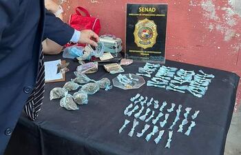 En el barrio Juan Pablo II de la ciudad de Tobatí realizaron la incautación de 81 dosis de crack y 7 porciones de marihuana.