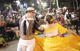 Diversos números de danza se presentarán hoy en la feria Primavera Asujoven Cultural, organizada por la comuna capitalina.