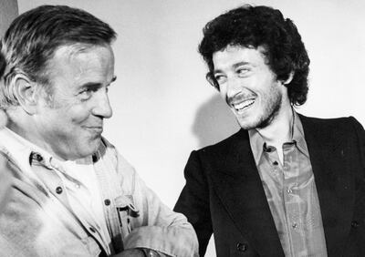 Franco Zeffirelli con el actor británico Robert Powell (Jesús de Nazareth) en 1977.