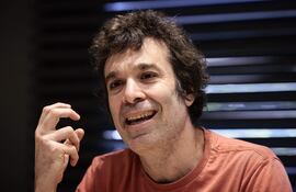 El doctor en neurociencia Mariano Sigman destacó el poder de la palabra como herramienta que algunas veces salvó a la humanidad, pero también puede cambiar la vida de un ser querido. "La palabra nos salva; es una herramienta virtuosa con la capacidad de rescatarnos en circunstancias que pueden ser trágicas", aseguró a propósito de su libro "El poder de las palabras", presentado esta semana en México.