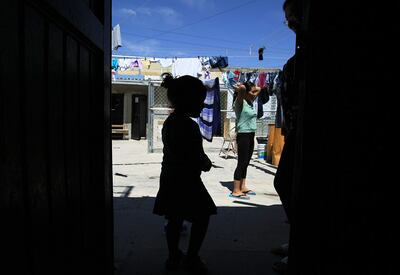-FOTODELDÍA- MEX4495. CIUDAD JUÁREZ (MÉXICO), 11/06/2021.- Niños permanecen en diferentes albergues en espera de asilo político hoy en Ciudad Juárez, Chihuahua (México). México y Estados Unidos deportan a decenas de miles de niños, niñas y adolescentes migrantes que necesitan asilo pese a su nuevo discurso de "atender las raíces" y proteger los derechos humanos, denunció este viernes un informe de Amnistía Internacional (AI). EFE/Luis Torres