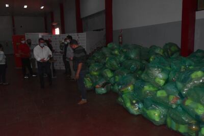 Pescadores de Ayolas reciben kits de alimentos