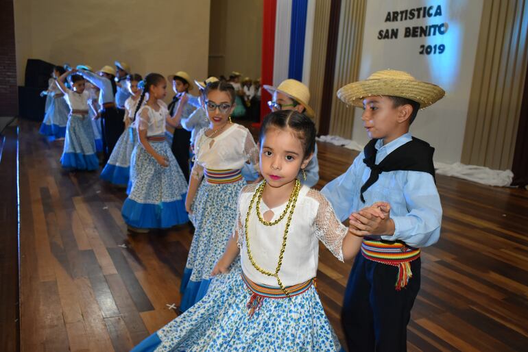 Estudiantes realizaron gala artística