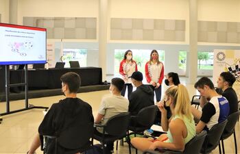 Una primera parte de la delegación nacional Sub 18 comenzó en la víspera la concentración en el Comité Olímpico Paraguayo. Allí, los integrantes de las postas se entrenan desde ayer y hasta el martes, con excepción del viernes y lunes.