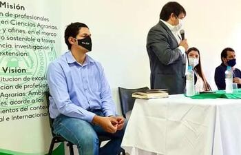 El encuentro contó con la participación de las autoridades de la Facultad de Ingeniería Agronómica, el Ministerio de Agricultura y productores de la zona.