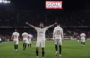 El delantero del Sevilla, Munir El Haddadi, celebra el gol del equipo andaluz ante el West Ham.