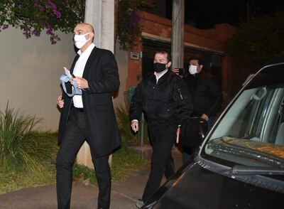 Julio Mazzoleni, ministro de Salud, escrachado el viernes pasado cerca de su casa.