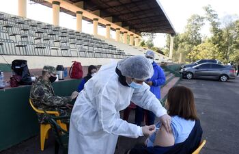 Los trabajadores solo deben comunicar por escrito el permiso para vacunarse a sus patrones, y estos deben, por ley, otorgarles el permiso remunerado.