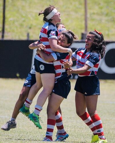 Lucero celebra junto a sus compañeras en Uruguay. Gentileza