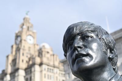 Imagen de una estatua de John Lennon en el centro de Liverpool. El músico, que formó parte de The Beatles, debía cumplir hoy 80 años.