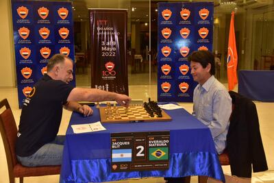 MI Jacques Blit de Argentina y GM Everaldo Matsuura de Brasil, haciendo tablas en la ronda 1.