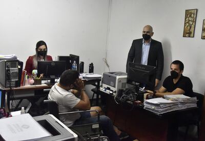 José Luis Durán, detenido por haber asesinado a policía, ante el fiscal Lorenzo Lezcano (parado).