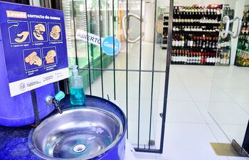 Las bodegas adaptaron su infraestructura para seguir operando, cumpliendo protocolos.