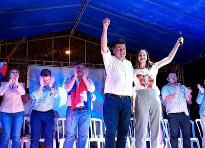 Efraín Alegre y Soledad Núñez, participaron anoche del cierre de campaña de la Concertación en la ciudad de Pilar.
