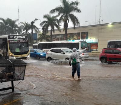 Mojarse bajo la lluvia o al cruzar raudales pueden derivar en enfermedades respiratorias.
