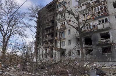 Destrucción de un edificio residencial en Chernihiv, Ucrania.