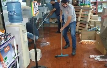 Los comerciantes sufren con cada lluvia.