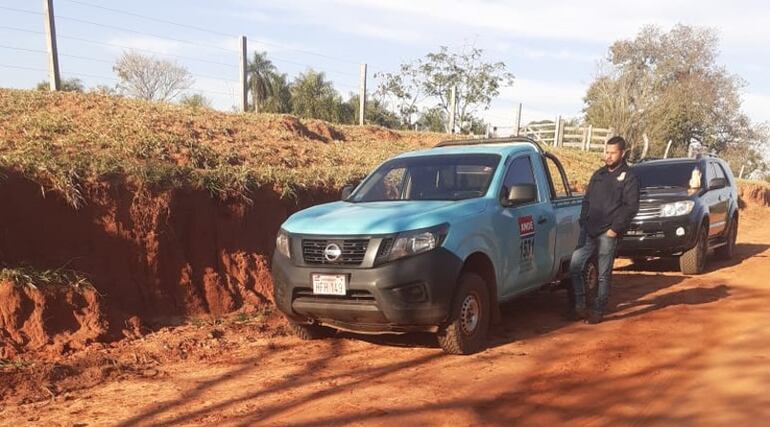 El móvil de asistencia de la Ande robado por los supuestos asaltantes.